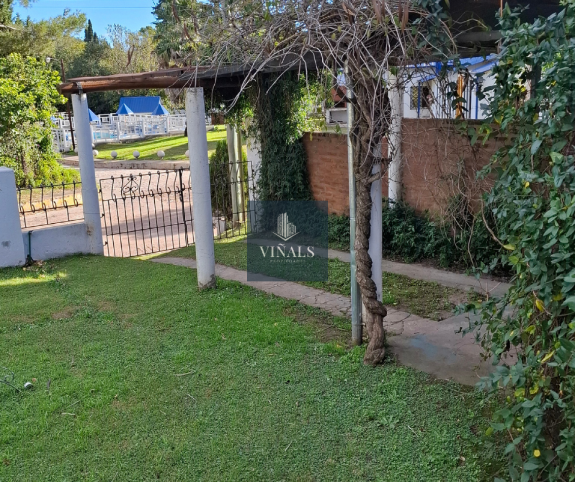 CASA + DOS DEPARTAMENTOS EN EMBALSE DE CALAMUCHITA
