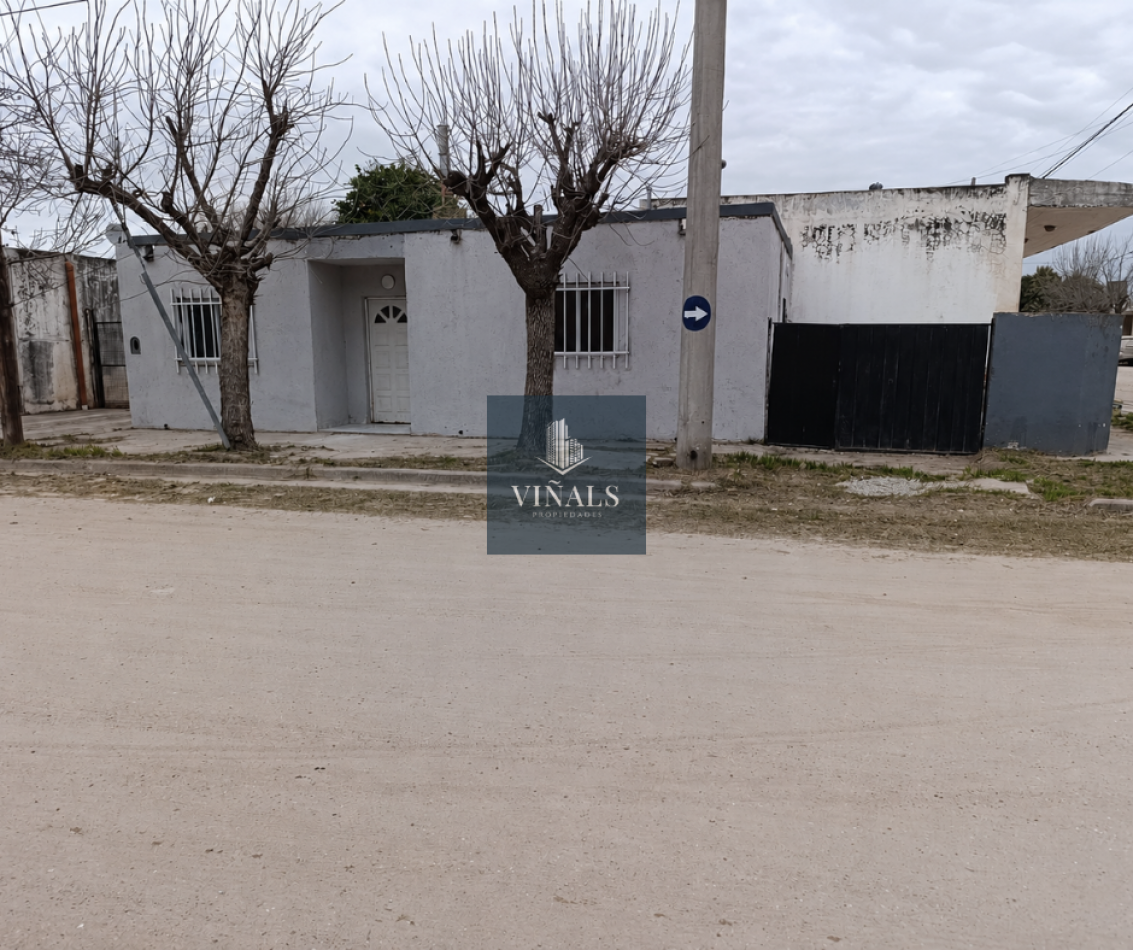 CASA EN LOTE ESQUINA EN ALMAFUERTE