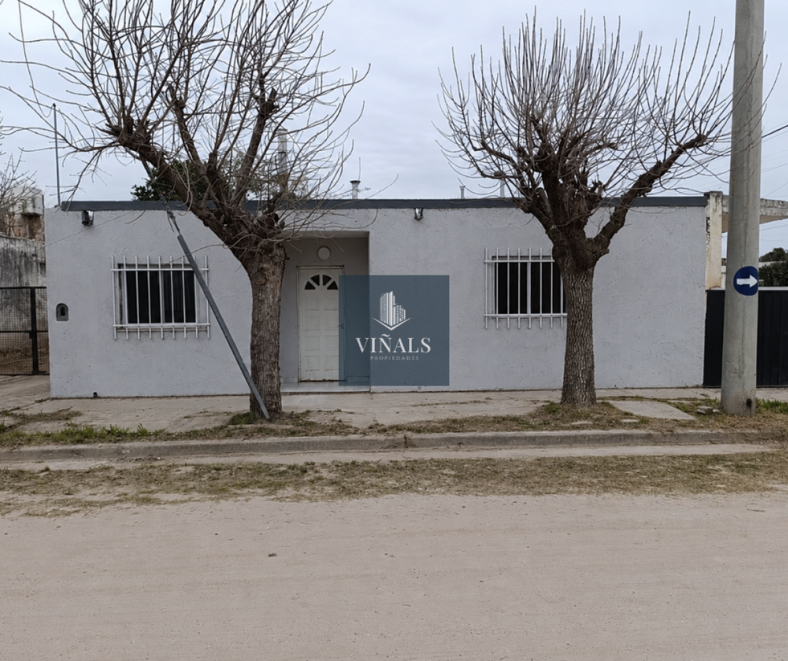 CASA EN LOTE ESQUINA EN ALMAFUERTE