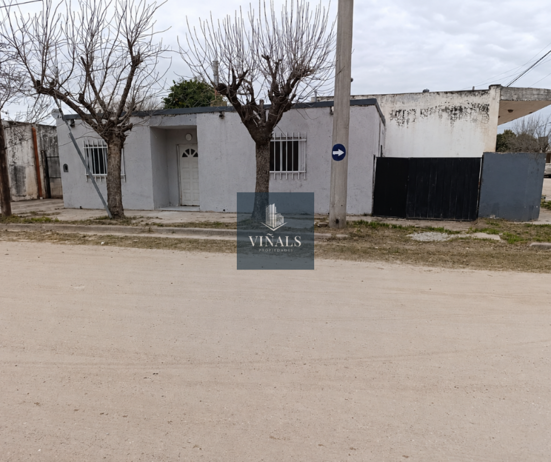 CASA EN LOTE ESQUINA EN ALMAFUERTE