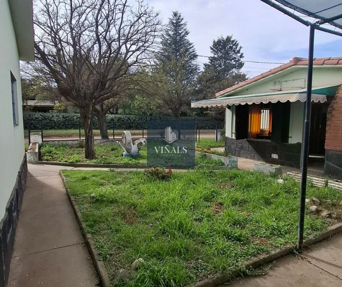 Casa en Villa Rumipal 3 dormitorios, lote esquina y gas natural
