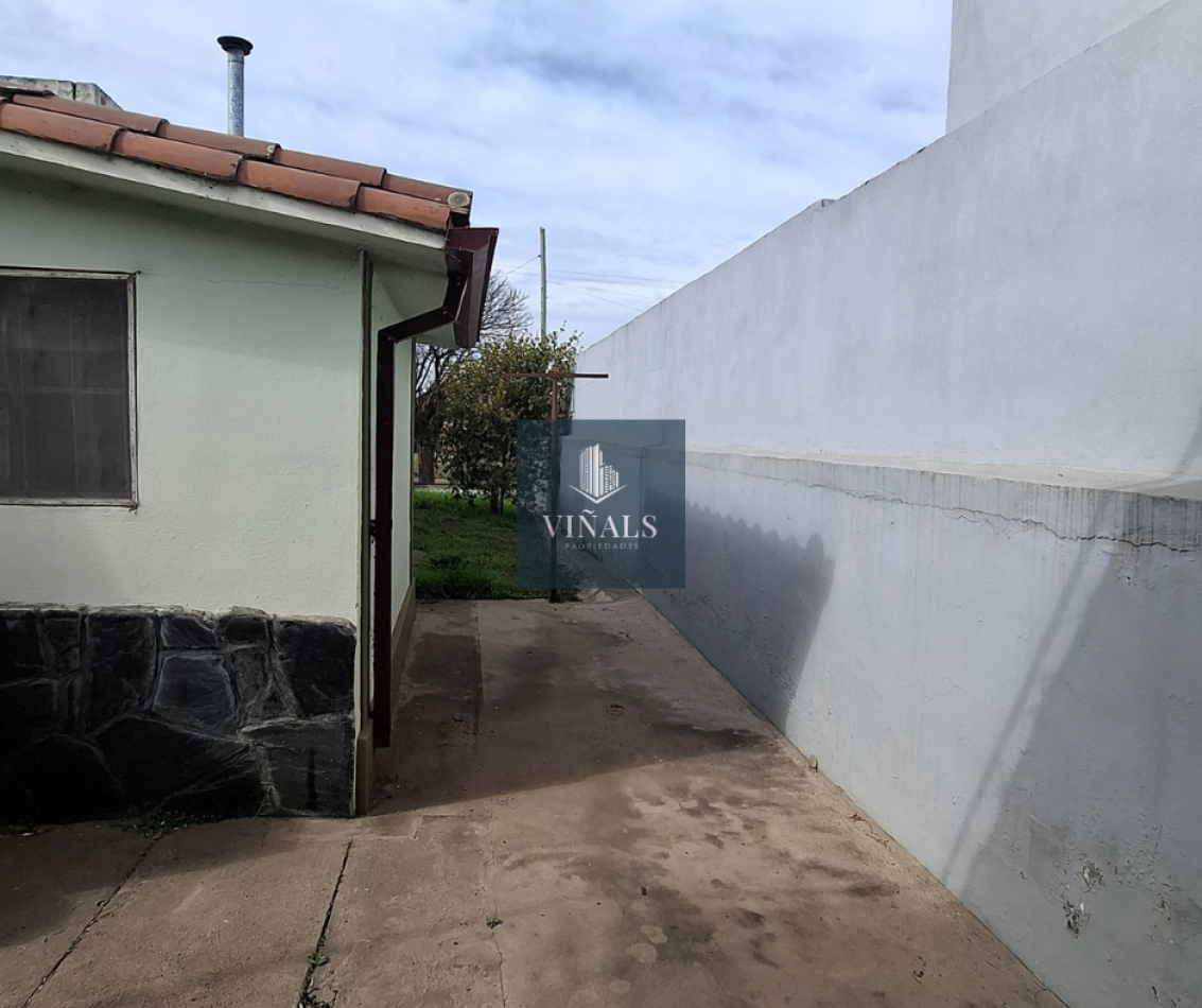 Casa en Villa Rumipal 3 dormitorios, lote esquina y gas natural