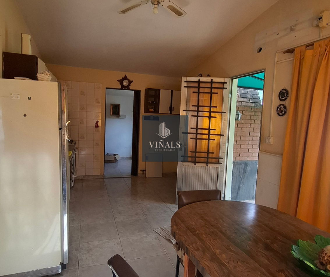 Casa en Villa Rumipal 3 dormitorios, lote esquina y gas natural