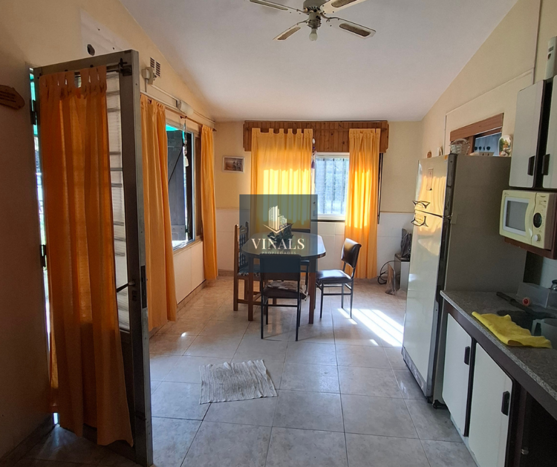 Casa en Villa Rumipal 3 dormitorios, lote esquina y gas natural