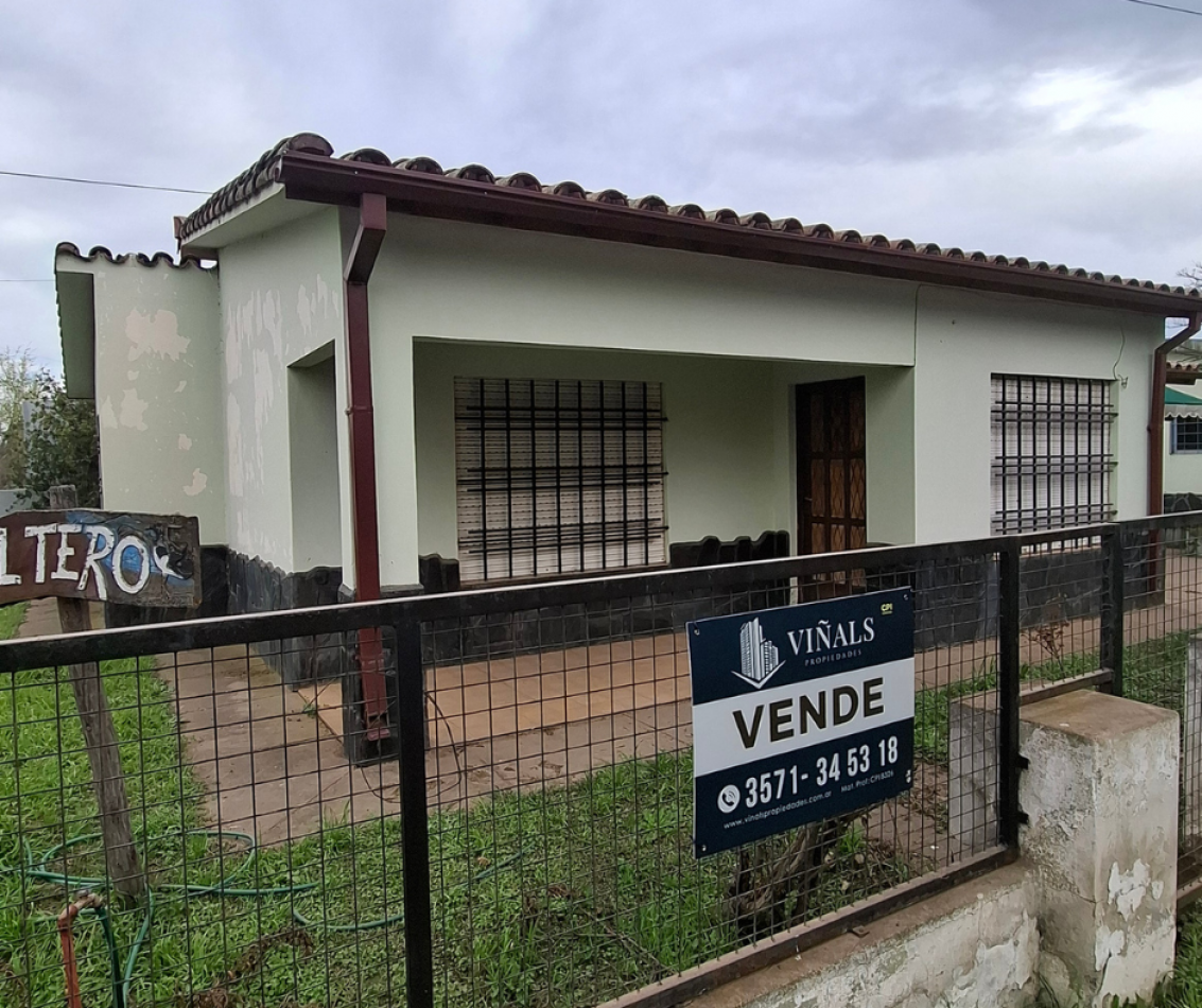 Casa en Villa Rumipal 3 dormitorios, lote esquina y gas natural