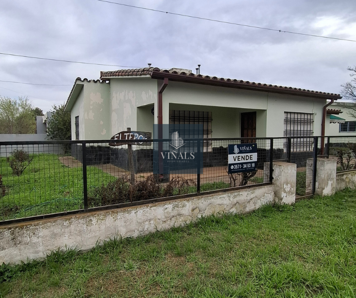 Casa en Villa Rumipal 3 dormitorios, lote esquina y gas natural